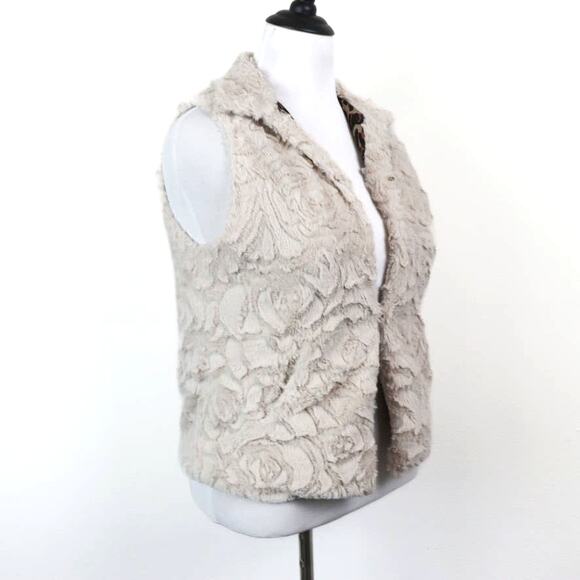 Betsey Johnson Size M Faux Fur Vest Rosette Swirl Cheetah Cream - Picture 7 of 12